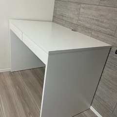 パソコンデスクの画像