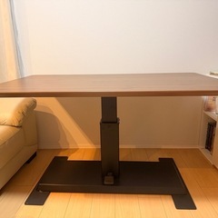 ニトリ昇降テーブルの画像
