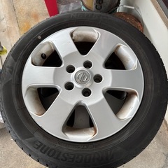 車タイヤの画像