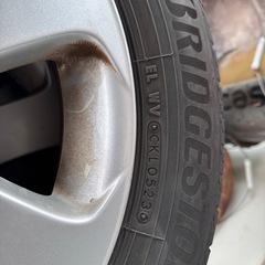 車タイヤの画像