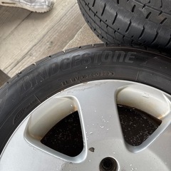 車タイヤの画像