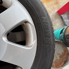 車タイヤの画像