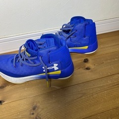 アンダーアーマー　バッシュ
の画像