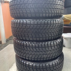 スタッドレスタイヤの画像