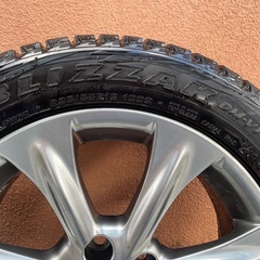 スタッドレスタイヤの画像