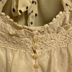 ⦅iiMK⦆ ボリュームスリーブドット柄シアーブラウスとスカートの画像