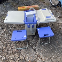 クーラーボックス　プロフィットウィングクーラー　椅子2脚付きの画像