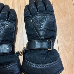 黒のスキー手袋、サイズMの画像