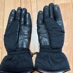 黒のスキー手袋、サイズMの画像