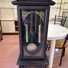 ホールクロックの大型振り子置き時計相談中の画像