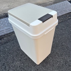 かなり美品のゴミ箱の画像