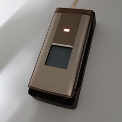 折りたたみ携帯電話　京セラ　KYF32　シャンパンゴールド　2017年製の画像