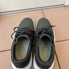 adidas シューズ 靴24cm カーキの画像