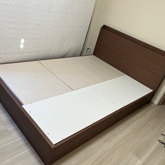 ダブルベッドフレームの画像