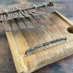 🥁 ジンバブエの魂を奏でる！ムビラ（カリンバ）名工の逸品 ✨の画像
