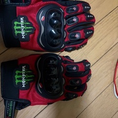 バイク用ヘルメットとサマー用グローブ
の画像