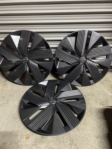 NISSAN ホイールキャップ 16インチ ３枚！