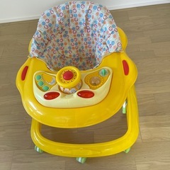 ベビー歩行器とベビーヘッドガード 転倒防止リュック の画像