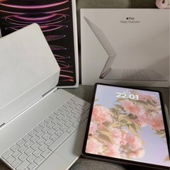 【美品】12.9インチ iPad Pro（第6世代・Wi-Fi 128GB／シルバー）です。 Apple Pencil（第2世代）と 12.9インチ用 Magic Keyboard（iPad Pro 第6世代対応）の画像