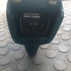 実働　マキタ　充電式草刈機　18V  MUR190UD  (部品取り品のMUR182LDと2台セット)の画像