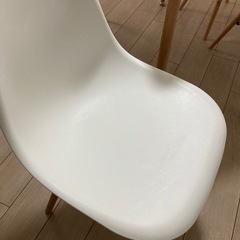 4人がけテーブル(椅子付き、値下げ交渉大歓迎)の画像