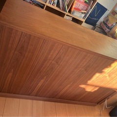 扉付き本棚の画像