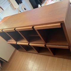 扉付き本棚の画像