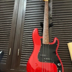 Squier by Fender プレシジョンベース　レッドの画像
