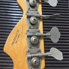 Squier by Fender プレシジョンベース　レッドの画像