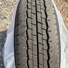 ハイエース新車外し　タイヤ4本セットの画像