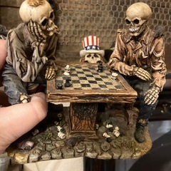 スカル置物　チェスの画像