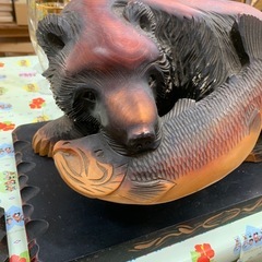 木彫り熊 大型 40cm／鮭くわえの画像
