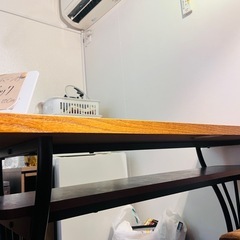 【木目調のオシャレなカウンターテーブル＆チェア】の画像