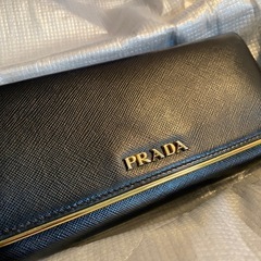 PRADA長財布の画像