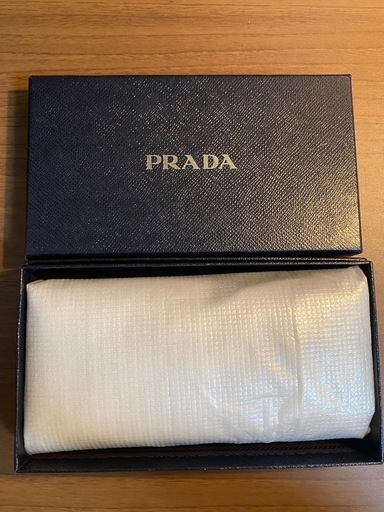PRADA長財布
