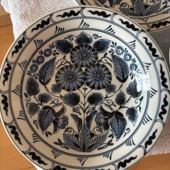 深さのあるプレート3枚の画像