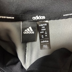 adidasキッズジャージ　150サイズ　上下　の画像