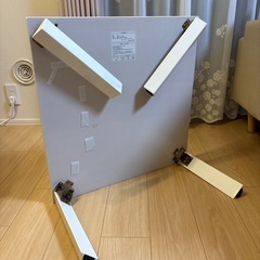 折りたたみテーブルの画像