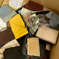 財布　パスケース　定期入れ　たくさんの画像