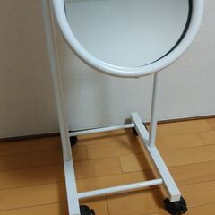 キャスター付き全身鏡の画像