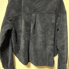 アーバンリサーチ　黒ショート丈シャツの画像