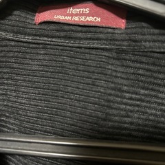 アーバンリサーチ　黒ショート丈シャツの画像