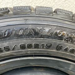 ホンダ　フィットシャトル用　スタッドレスタイヤ　純正ホイルカバー付きの画像