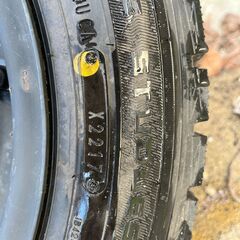 ホンダ　フィットシャトル用　スタッドレスタイヤ　純正ホイルカバー付きの画像