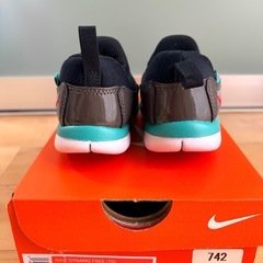 【新品未使用】ナイキ　スリッポン　ベビーシューズ　ダイナモ　13cmの画像