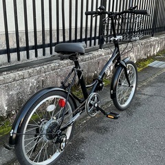 ＜使用少・超美品車＞GRAPHIS (グラフィス)  20インチ折りたたみ自転車・シマノ外装6段変速・ブラック カゴ付きの画像