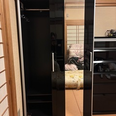 置き型クローゼット　ブラック　鏡付きの画像