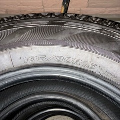 ハイエース　スタッドレスタイヤの画像