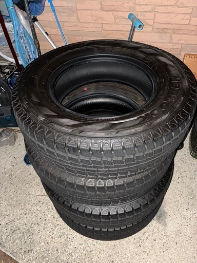 ハイエース　スタッドレスタイヤ