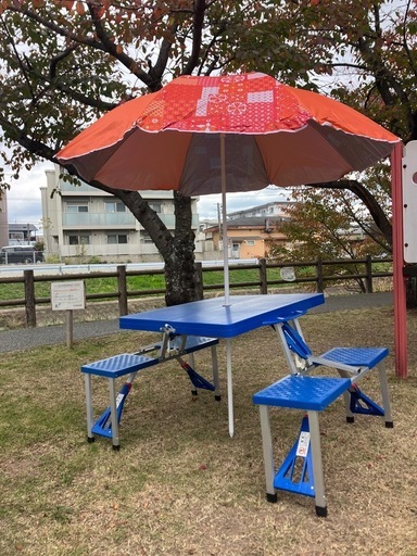 折りたたみキャンプテーブルセット 4人用　パラソル付き 折りたたみキャンプテーブルセット 4人用 パラソル付き